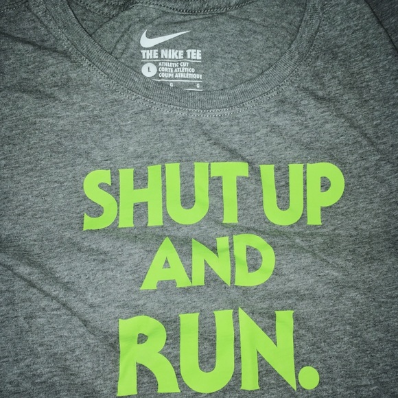 Bundle of women’s Nike tees - Picture 2 of 5